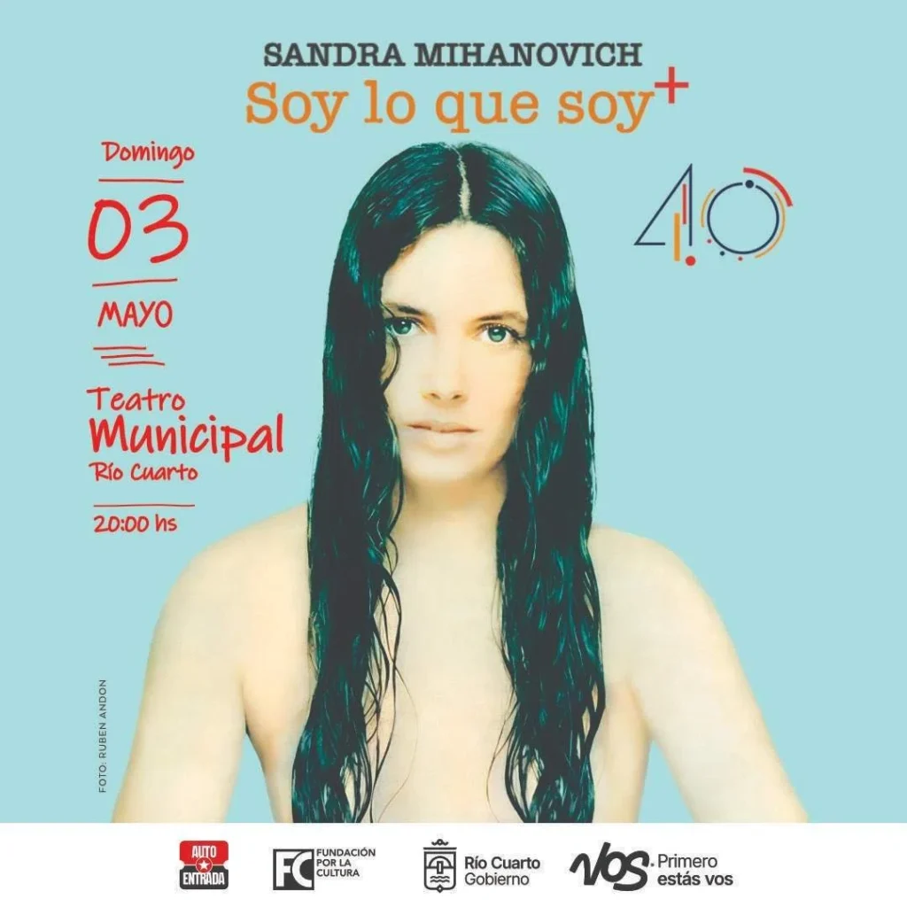 Sandra Mihanovich canta en vivo en el escenario del Teatro del Libertador San Martín de Córdoba en su show Soy lo que soy 4.0.