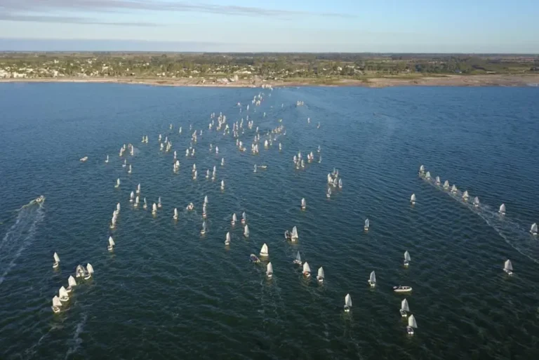 Competencia de veleros Optimist y Snipe en Miramar de Ansenuza Córdoba