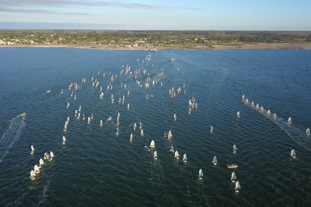 Competencia de veleros Optimist y Snipe en Miramar de Ansenuza Córdoba